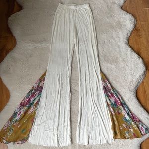 Three Bird Nest | Ivory Floral Flare Leggings | S